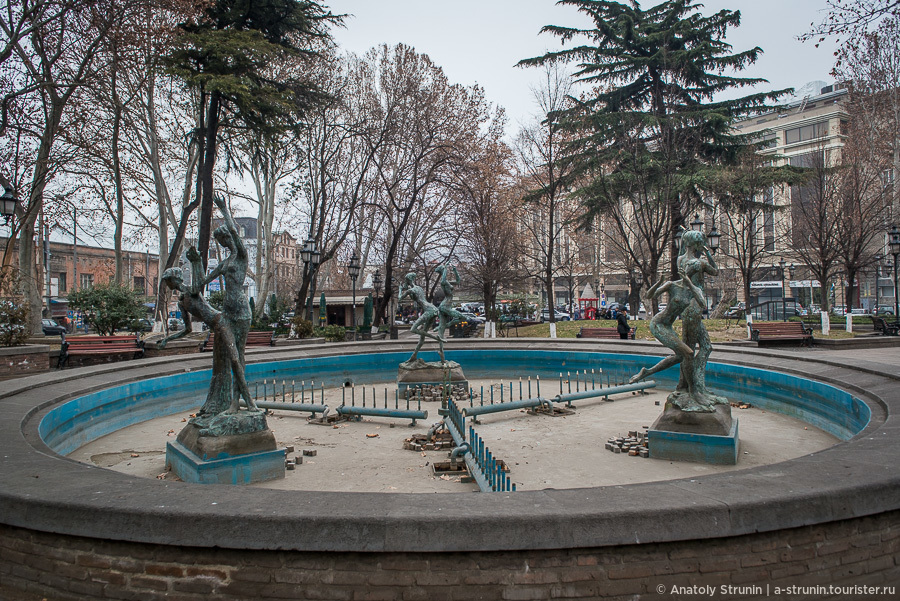 Weather in Georgia in February Tbilisi fountain